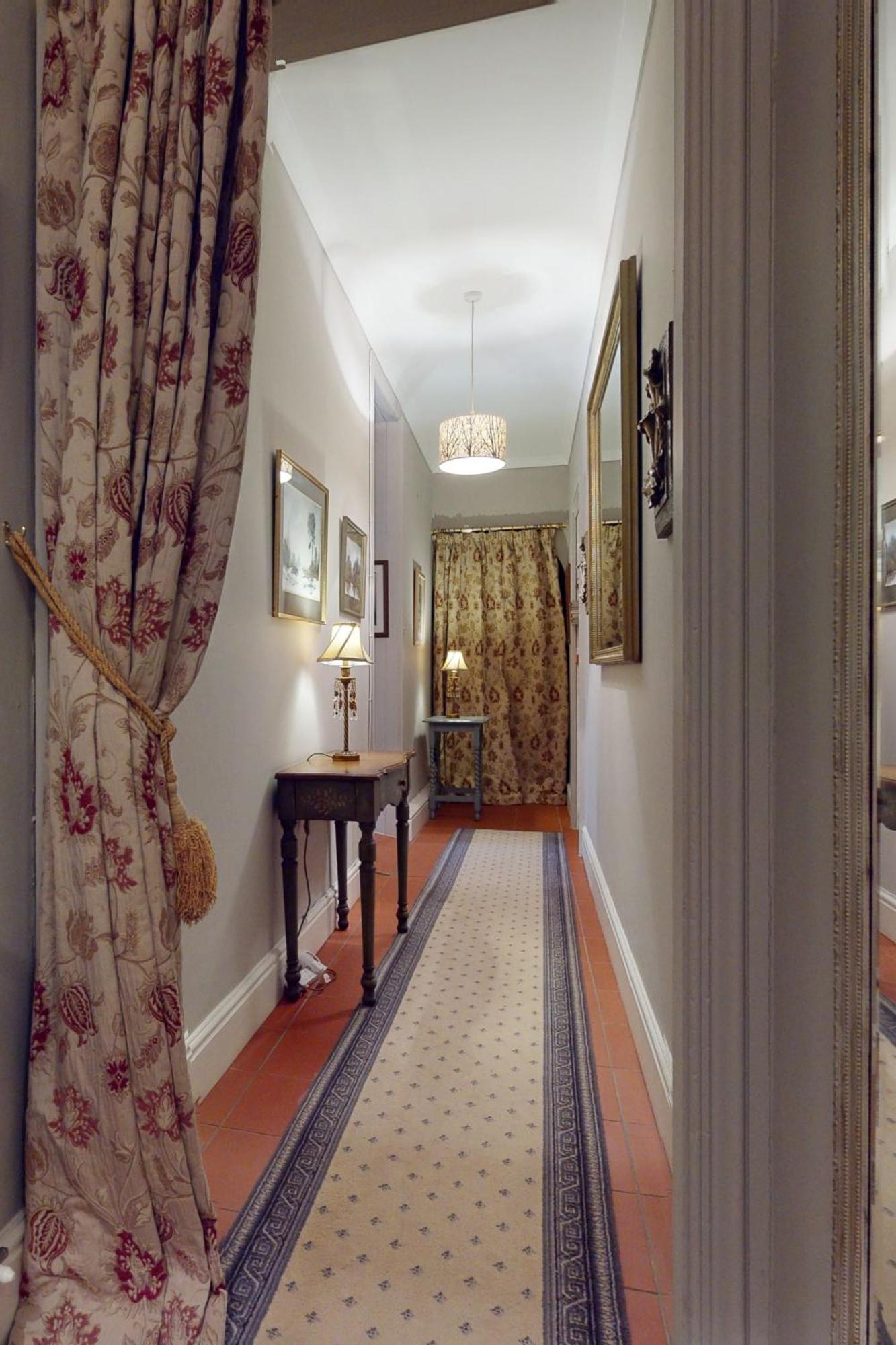 Elgin Tower Apartment Майнхед Екстериор снимка
